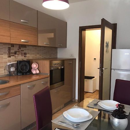 Paula Apartment Dumbravita  Ngoại thất bức ảnh